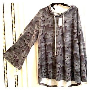 Love the Hunt hooded Top